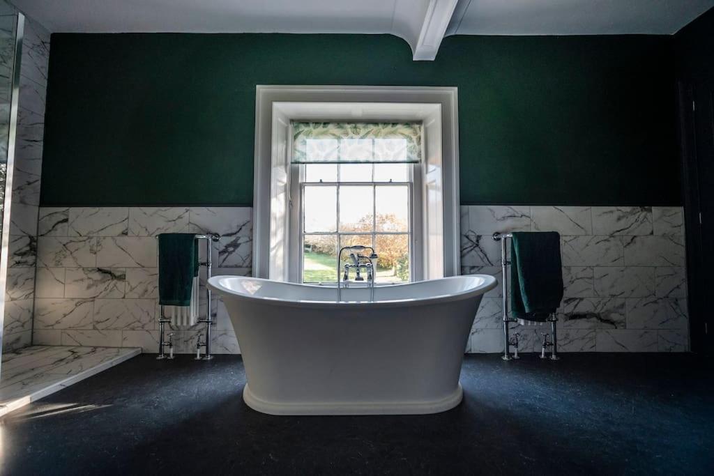 Georgian Country House -Panoramic Views -Sleeps 12 Ruthin Eksteriør bilde