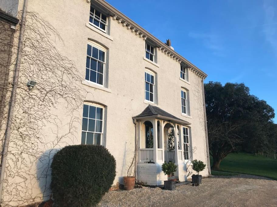 Georgian Country House -Panoramic Views -Sleeps 12 Ruthin Eksteriør bilde