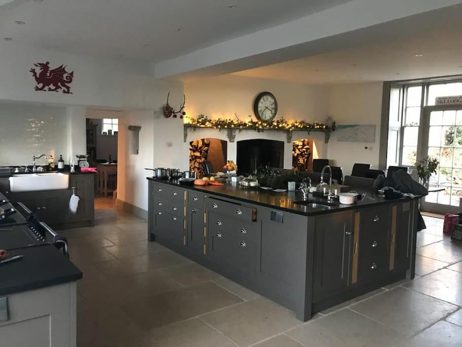 Georgian Country House -Panoramic Views -Sleeps 12 Ruthin Eksteriør bilde