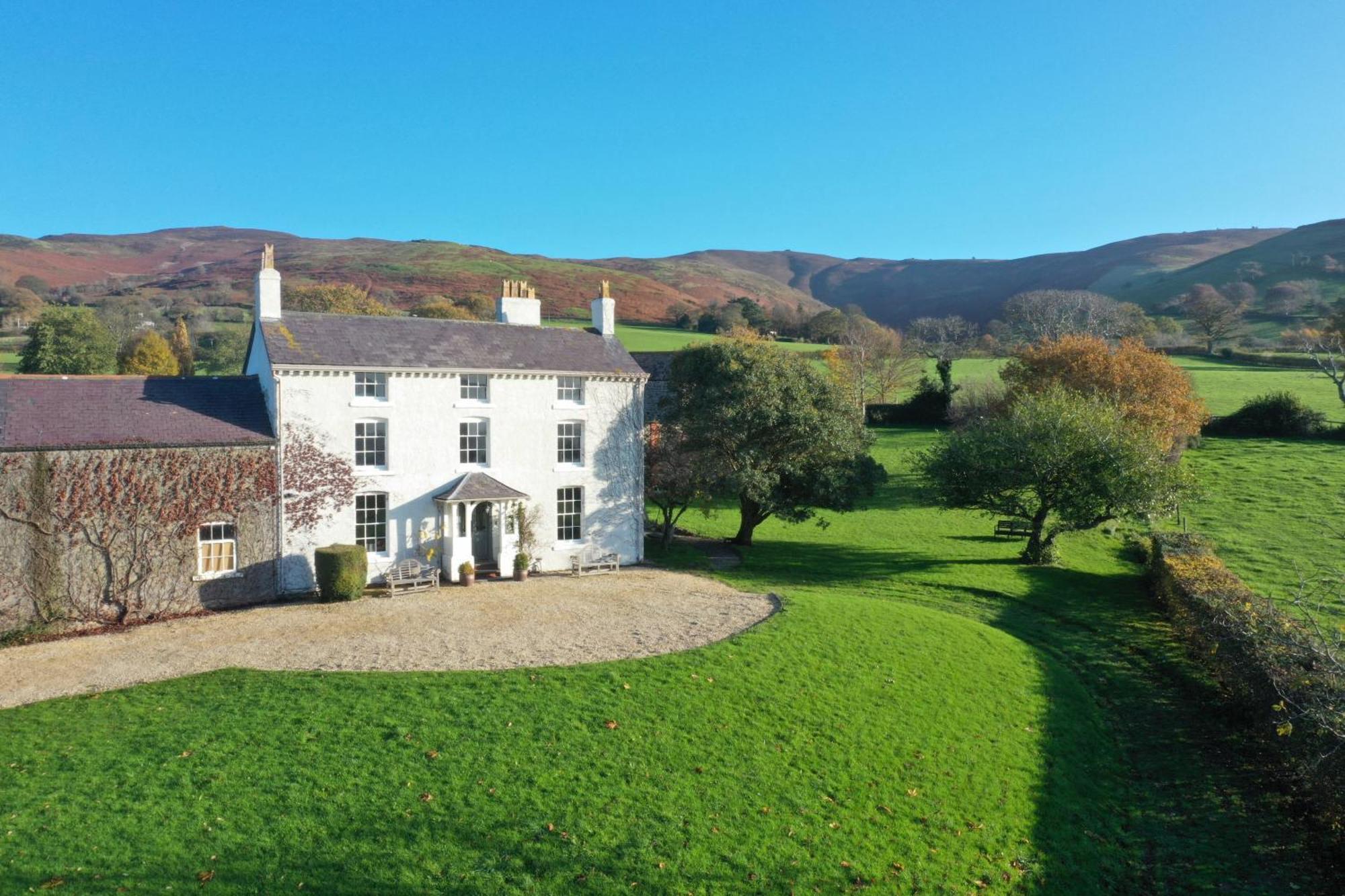 Georgian Country House -Panoramic Views -Sleeps 12 Ruthin Eksteriør bilde
